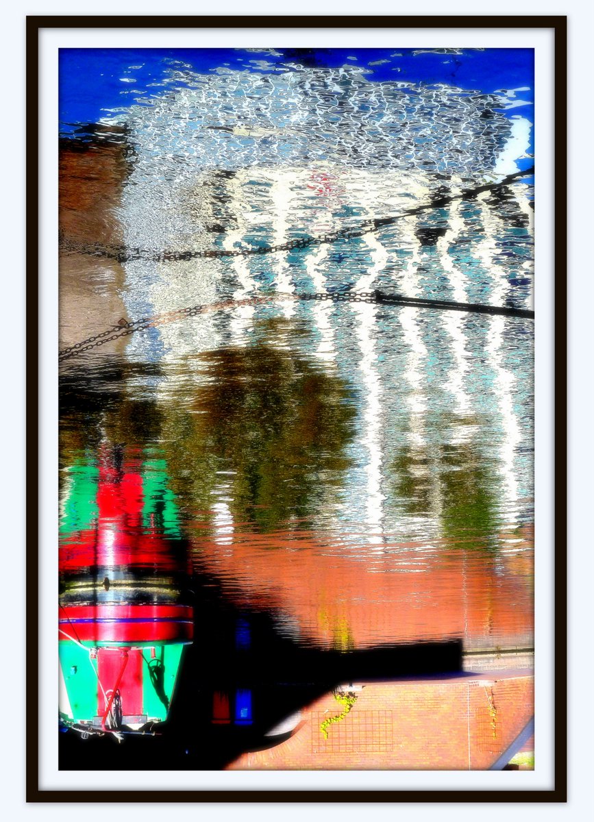 'Gas St Basin Reflections' When a warm breeze across a Birmingham canal creates an abstract painting @CRTWestMidlands @CanalRiverTrust @ArtsInBrum @brumartshour @mac_birmingham @IndyArts @CanalWalkIndy @artsalloverthep @DigitalArtWeek @PhotographyArb @BhamUpdates #canalarts