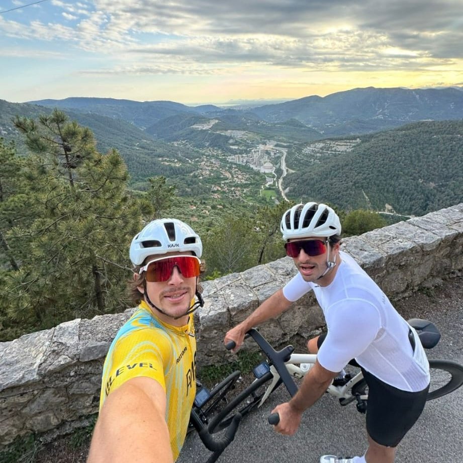 CSainzNews_'s tweet image. ❤️ Carlos with Roberto Merhi biking in Monaco

#CarlosSainz | #ScuderiaFerrari