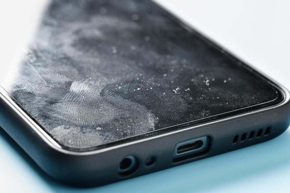 You might have these 5 hacks and products for removing fingerprints from screens in your cupboard already. dlvr.it/T6rhPX 👇 Full story