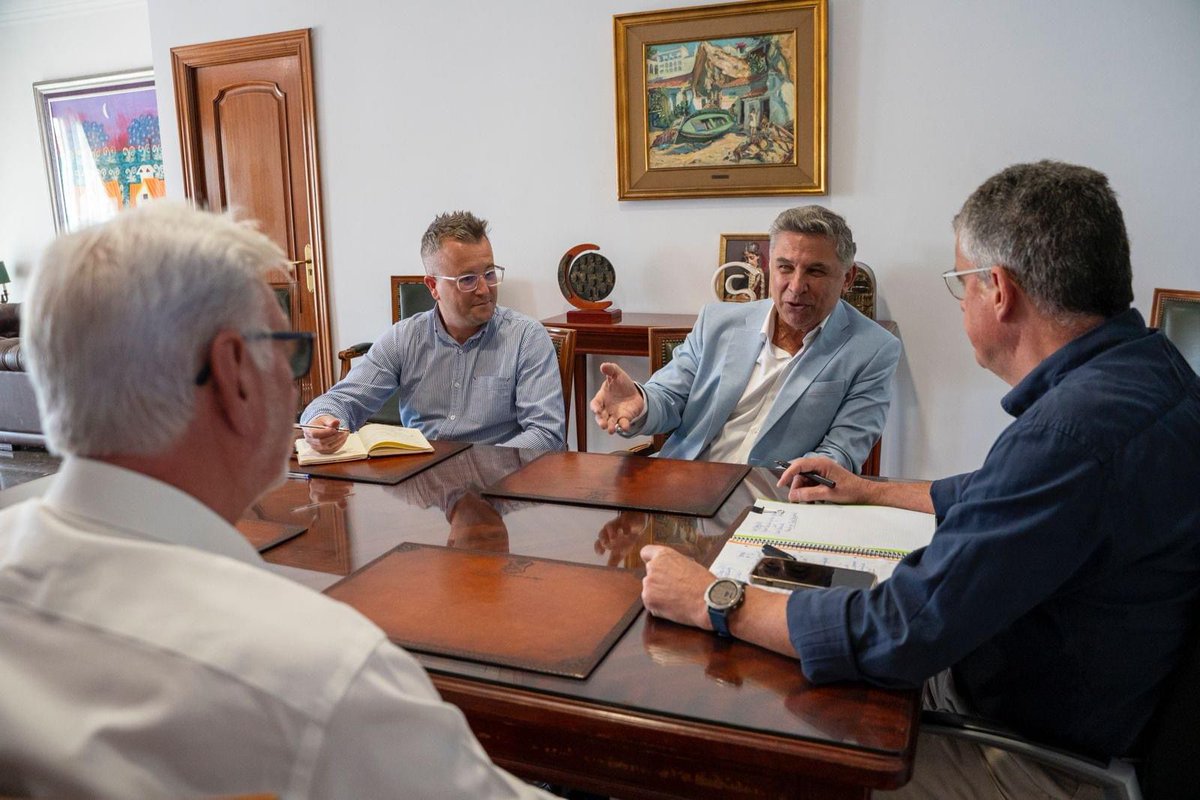 Asociación Española Contra el Cáncer en Málaga (@contracancerma) on Twitter photo Visita institucional ayer al <a href="/Ayto_Nerja/">Ayuntamiento de Nerja</a> para presentar a Eduardo Rubio como nuevo presidente de la sede local de Nerja, que estuvo acompañado por el presidente provincial <a href="/JoaquinMoralesY/">Joaquín Morales Rubio</a>.
Más información 👉 nerja.es/presentacion-o…
#TodosContraElCáncer Visita institucional ayer al <a href="/Ayto_Nerja/">Ayuntamiento de Nerja</a> para presentar a Eduardo Rubio como nuevo presidente de la sede local de Nerja, que estuvo acompañado por el presidente provincial <a href="/JoaquinMoralesY/">Joaquín Morales Rubio</a>.
Más información 👉 nerja.es/presentacion-o…
#TodosContraElCáncer