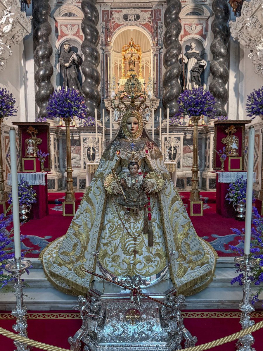 La Santísima Virgen del Rosario, Madre y Patrona de Cádiz, se encuentra a los pies del Altar Mayor de su Santuario para presidir el Solemne Triduo de Pentecostés y la Veneración que celebraremos en su honor a partir de mañana, miércoles 15 de mayo. #CadizDelRosario