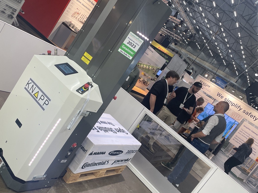 KNAPP_AG_de's tweet image. Vist our colleagues from KNAPP Nordics at Elmia Automation trade fair in Sweden from May 14 to 17. Experience our #amr Open Shuttle Fork live at our stand D06:18. We are looking forward!
#missionzerotouch #mobilerobotics #tradefair #makingcomplexitysimple