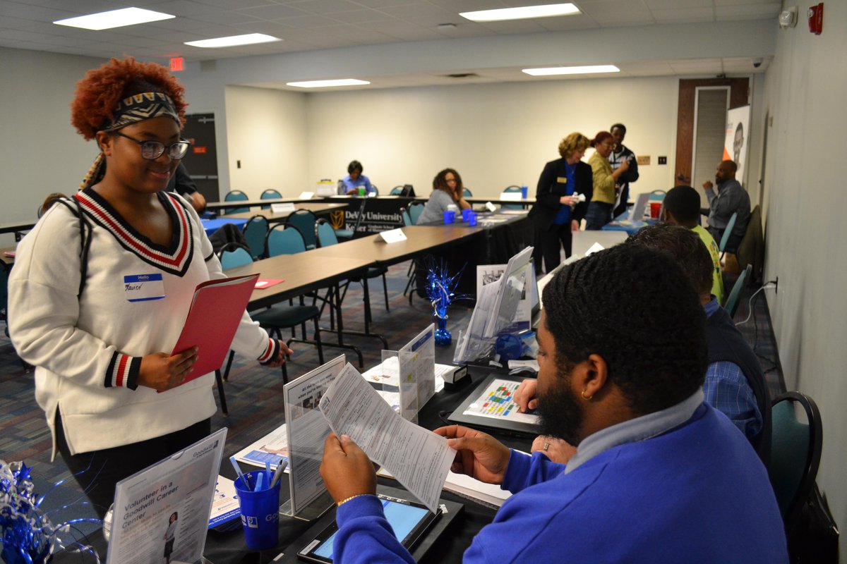 cobblibrary's tweet image. 📣TODAY📣 Join us for a Job &amp;amp; Resource Expo! The free event will feature ~40 local employers &amp;amp; orgs offering resources. Bring your resume or print one there. The Cobb Worksource Mobile Career Center will be on-site to assist jobseekers. #SwitzerLibrary | Tue, 5/14 | 9:30 am-2 pm