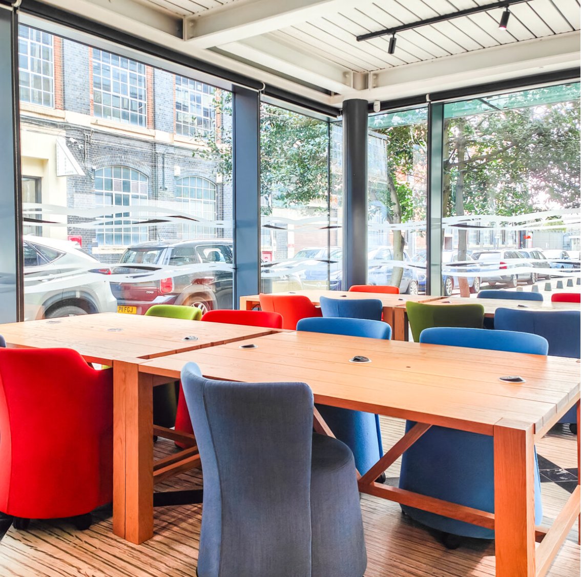 🌟 Looking for a space to boost your creativity and productivity? Look no further! Our co-working spaces provide the perfect environment for collaboration, inspiration, and innovation. Join us today! 🚀 #coworkingspace #creativity #productivity 🌈