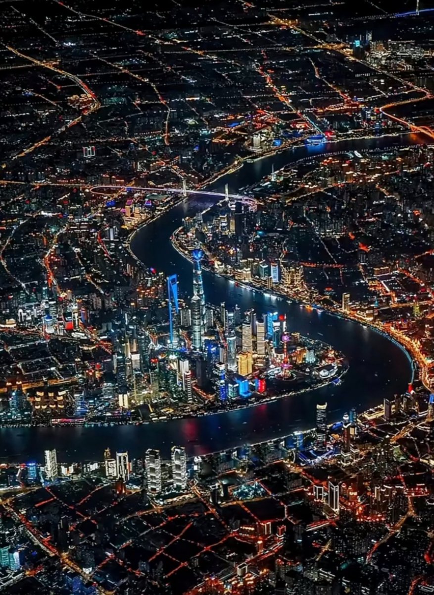 This is a photo about Shanghai's night views taken on the plane. Do you like it? #AmazingChina #BeautifulChina #landscapes #photography @LarryDevine @AlteaFerrari @hasscho @enriquillo2 @peac4love @Smuda_Berlin @TulipPenney @Meteo1970