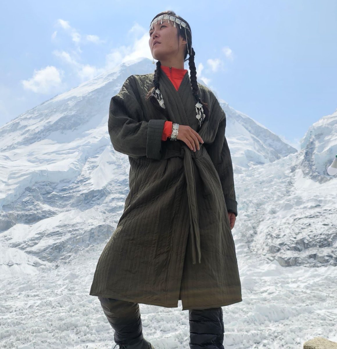 Congratulations to Anar Burasheva, the first Kazakh woman to conquer the highest mountain peak in the world. Scaling 8,848 meters above sea level, Mount Everest - an incredible achievement.