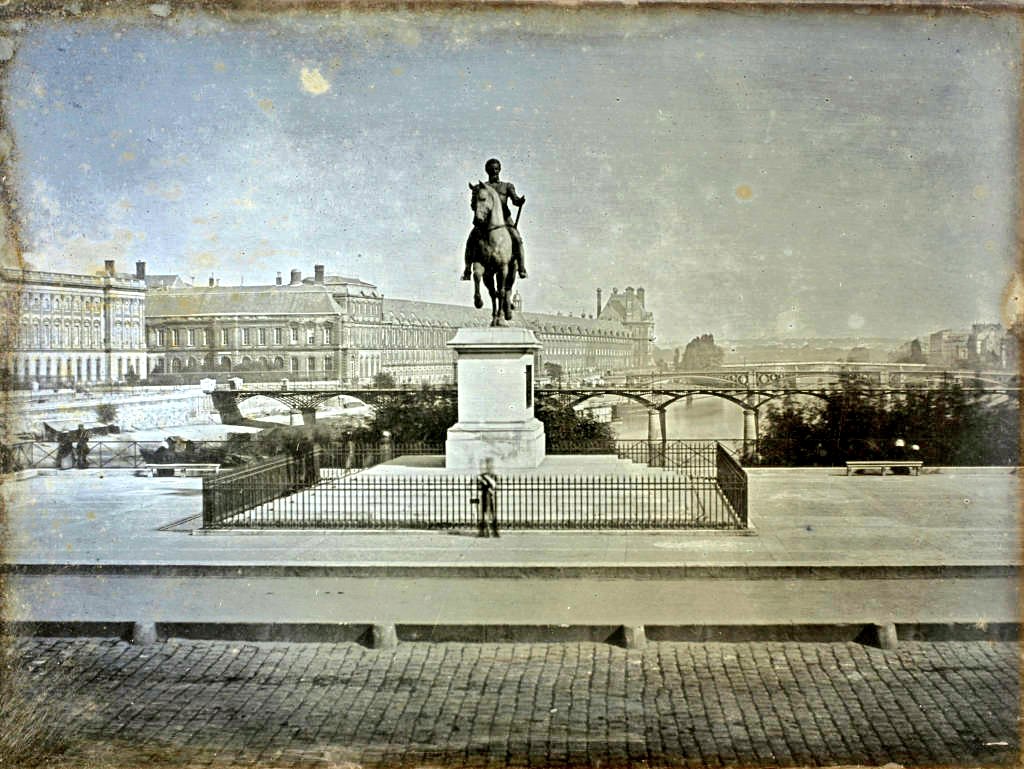 Statue équestre d'Henri lV dominant le pont Neuf. Daguerréotype, début des années 1840.
