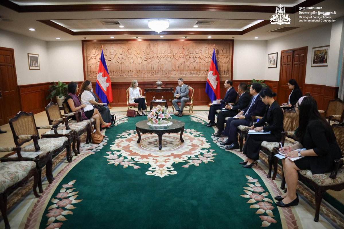 13 May, @OHCHR_Cambodia Rep. @RoueidaHage, met with H.E Sok Chenda Sophea, Deputy Prime Minister & Minister of Foreign Affairs & International Cooperation. They discussed cooperation between the Royal Government🇰🇭 & 🇺🇳@UNHumanRights to promote & protect human rights in #Cambodia.