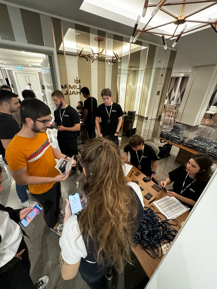 iOSKonf's tweet image. We have our lovely volunteers to welcome you on the check in point 🤗❤️

#iOSKonf