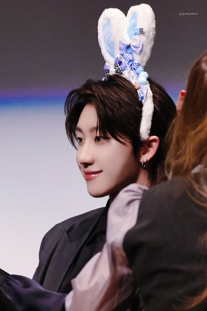 TwilightRush8's tweet photo. 240512 Music Planet

🐰 or 🐶

#디에잇 #THE8 #Minghao
#서명호 #徐明浩 #ミンハオ
#세븐틴 #SEVENTEEN https://t.co/t9LxATjzjK