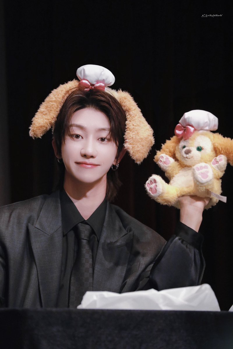 TwilightRush8's tweet photo. 240512 Music Planet

🐰 or 🐶

#디에잇 #THE8 #Minghao
#서명호 #徐明浩 #ミンハオ
#세븐틴 #SEVENTEEN https://t.co/t9LxATjzjK