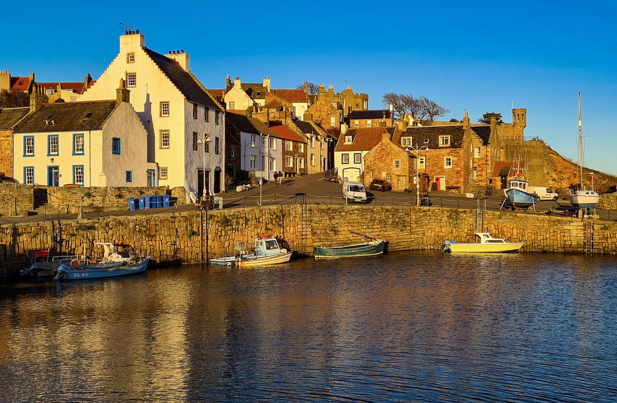 The Golden Hour at Crail Harbour.  The jewel in the crown of the East Neuk of Fife.

#visitscotland #scotland #crail #eastneuk @wayfaringkiwi @Theweewhitedug @Madaboutravel