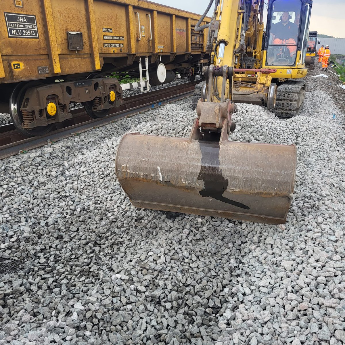 ⚒️ We're into the home stretch in week 4 of our major upgrades between Huddersfield and Leeds. 🛤️ We’re working hard to deliver more reliable journeys. #TRU are replacing track and new signalling cable is being installed. ℹ️ Remember to check before you travel and please visit