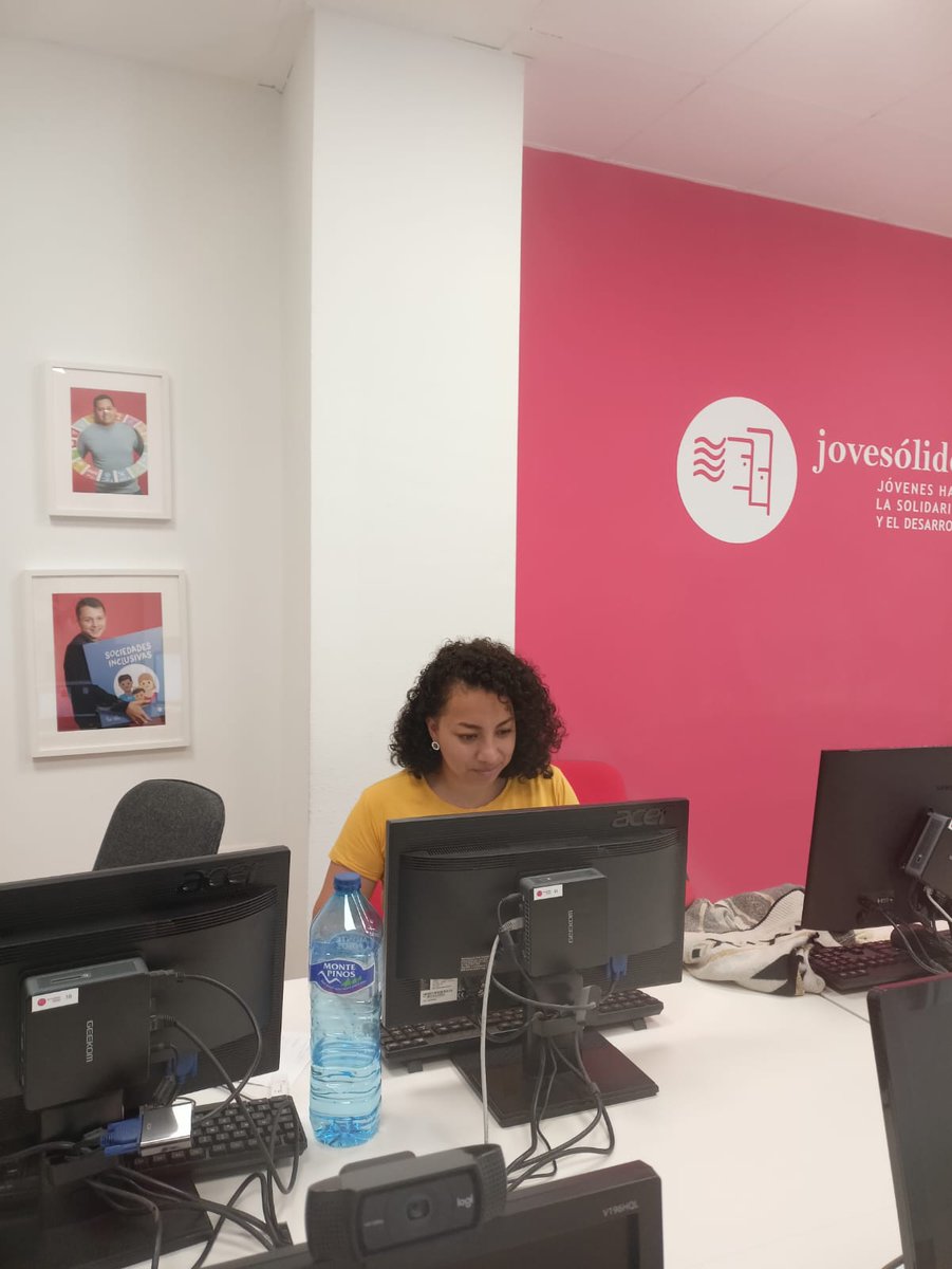📋El currículum vitae es un elemento clave en el camino de la inserción sociolaboral 👩‍🎓
🗣️Por ello, en #RedEspaiTIC #Valencia dedicamos una sesión completa de #LaRuta para diseñar tu perfil profesional👤👇
#FundacionLaCaixa 
#ConvocatoriaProyectoSociales