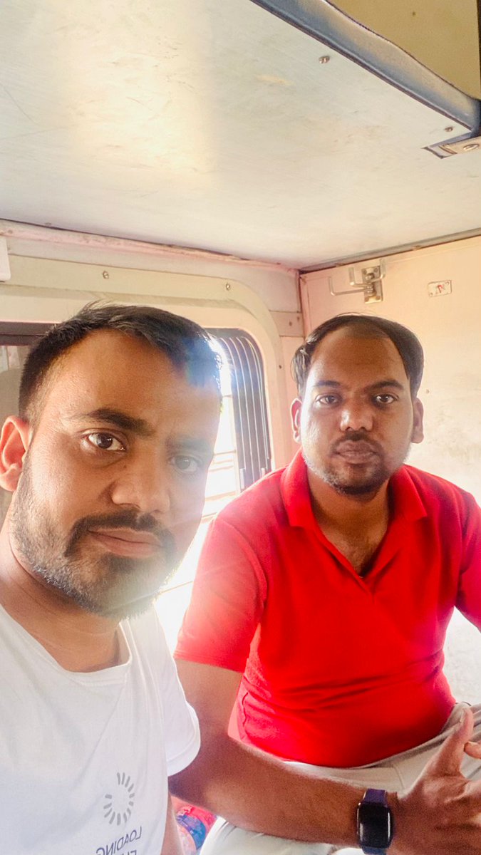 pankajkudiyabjp's tweet photo. बिहार पटना से दिल्ली आते वक्त आज ट्रेन में हमारे मित्र @RKSharmaaa जी से #अचानक मुलाकात हुई और @RKSharmaaa भाई से चुनाव पर काफी चर्चा हुई ।
 
पटना से ही है ये भाई।
@rsprasad 
@OfficeOfRSP 
@adishanks https://t.co/a1T4N7BaTE