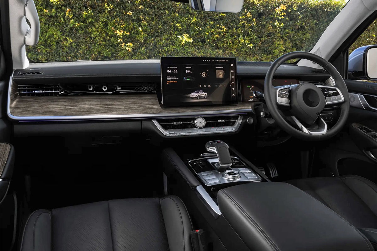 The new @GwmSouth P500 bakkie is set to launch in SA soon! 🇿🇦

😎 2 powertrains expected (diesel and hybrid)
👌🏽 2.0L Hybrid with 255 kW and 648 Nm 
👍🏽 To be shown at NAMPO 2024

Details here: bit.ly/GWMPSeriesP500…