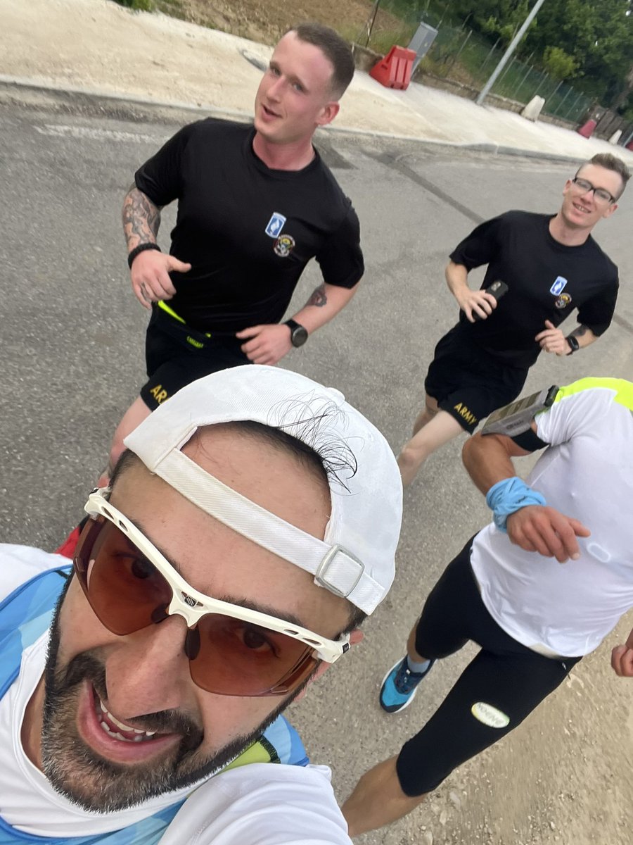 Bumping into two running mates/#BrothersInArms from 🇺🇸@SETAF_Africa @173rdAbnBde #SkySoldiers! Great team workout! What about a challenge? Indeed, we are far #StrongerTogether. 🇮🇹🇺🇸 🇮🇹#CoESPU 🇮🇹🇺🇸
