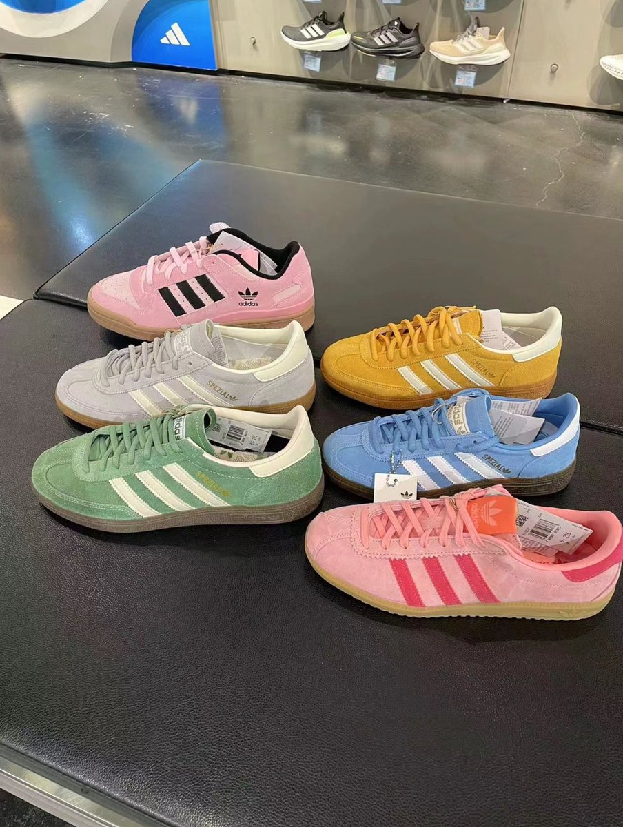 💖 Adidas ออกสีใหม่ทุกเดือน เมื่อไหร่คนไทยจะได้ซื้อสีน่ารักๆ ราคาป้ายบ้าง ૮ ⸝⸝o̴̶̷᷄ ·̭ o̴̶̷̥᷅⸝⸝  ྀིა