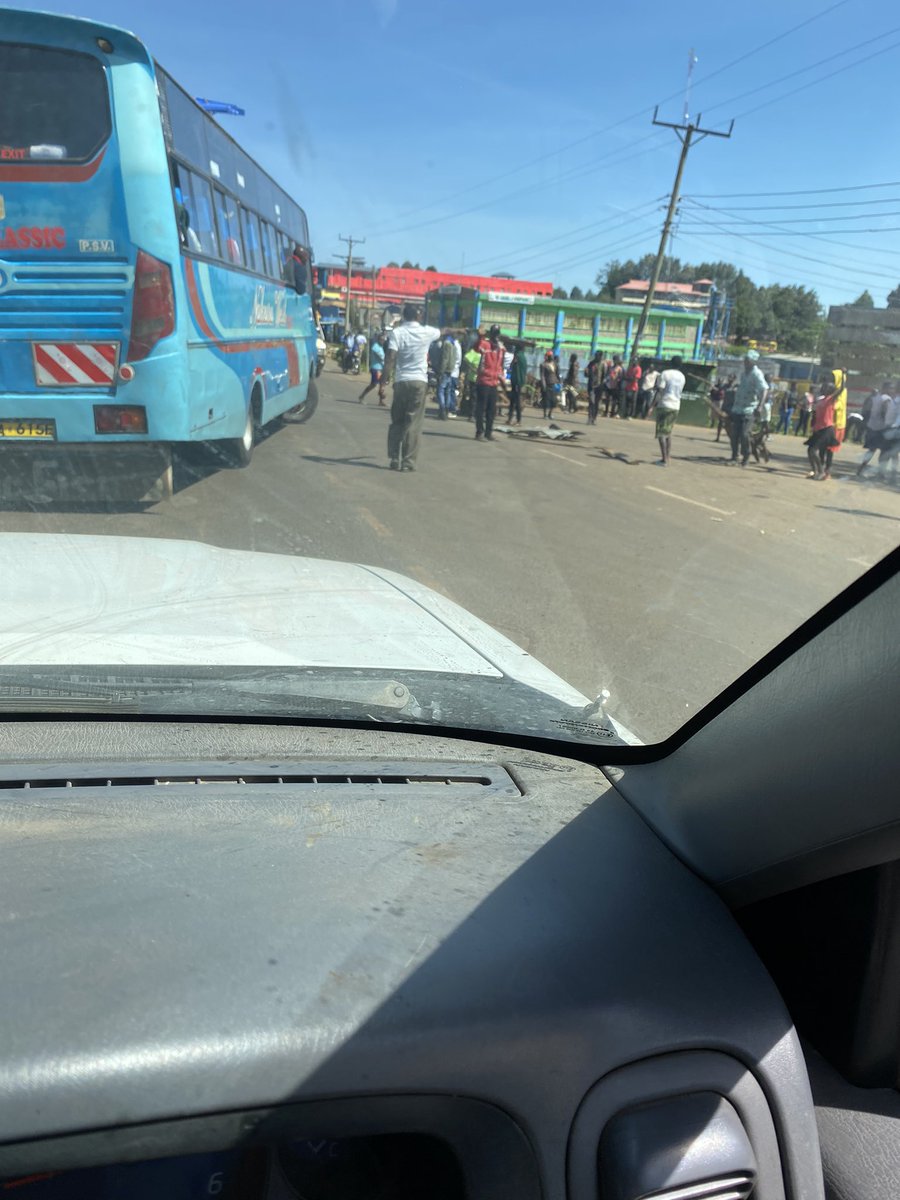 Shareholders are rioting at Kapsoit They have blocked Kericho - Kisumu road