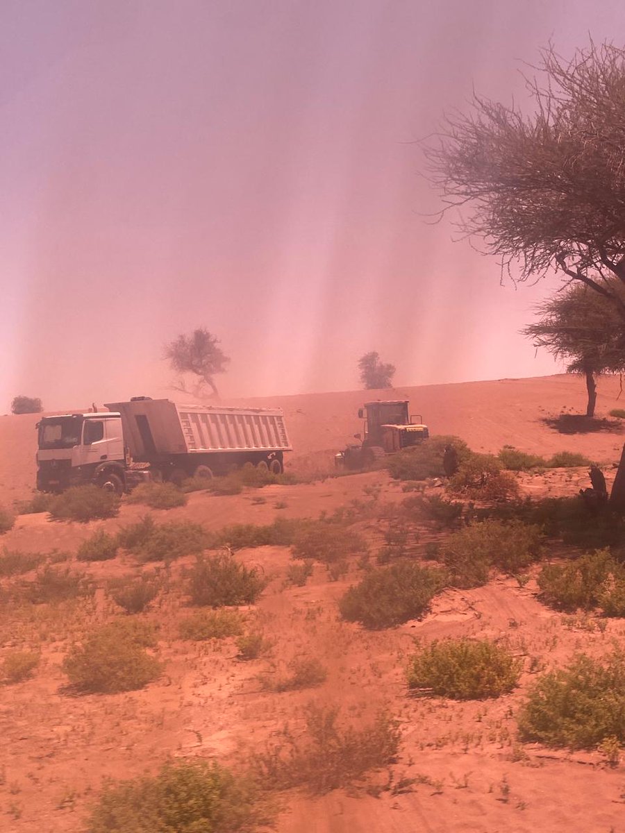 الرمال الذهبية النادرة بمنطقة الرحاب في ولاية أدم تتعرض للاستنزاف والتخريب، المكان يعد منتزه طبيعي ومتنفس للعائلات، وهذا الموقع السياحي الوحيد للمبيت الشتوي والتخييم في الولاية
نرجو إيقاف نقل الرمال من هذا الموقع النادر فورا وللأبد
لا نريد تكرار قصة رمال بوشر
<a href="/memgovom/">وزارة الطاقة والمعادن</a>
<a href="/ea_oman/">هيئة البيئة - عُمان</a>