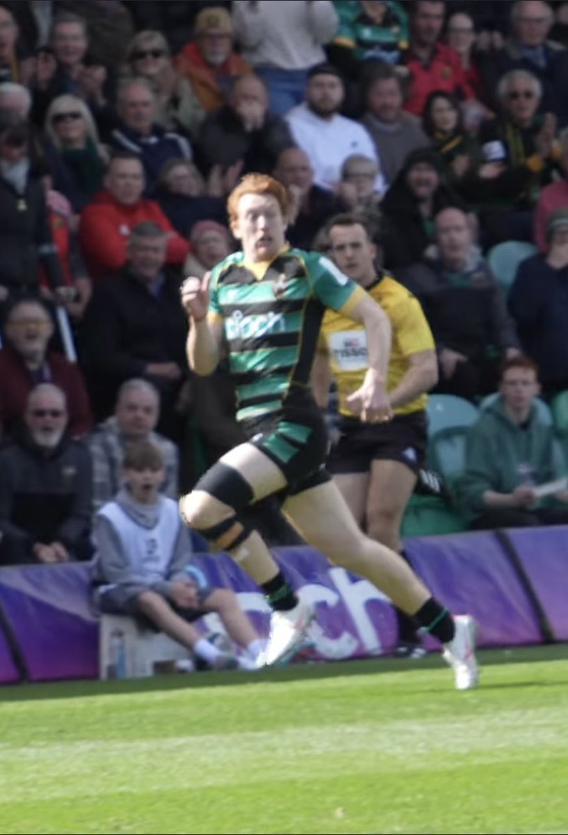 Healeyb1's tweet photo. @SaintsRugby @ChampionsCup Ball boy couldn’t get over that turn of pace from @_GeorgeHendy 😲 https://t.co/Bt8naGxvbo