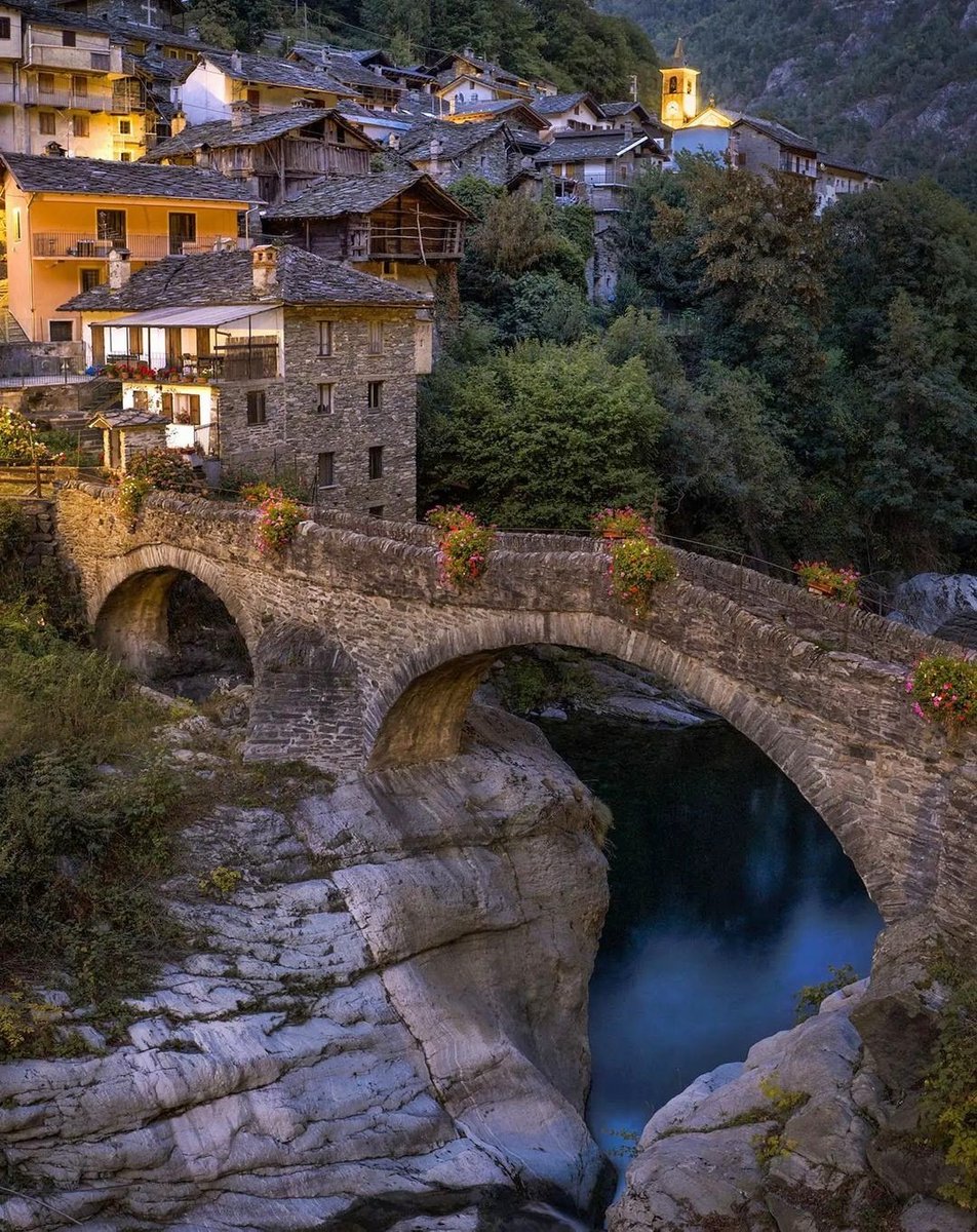 la Community ufficiale di Instagram dal 2012, con le foto più belle del Piemonte e Valle d'Aosta presenta: 📍Pont Boset ⛰️ Valle di Champorcher AUTORE @emiliano.roba • LOCAL MANAGER @ingridsworld79