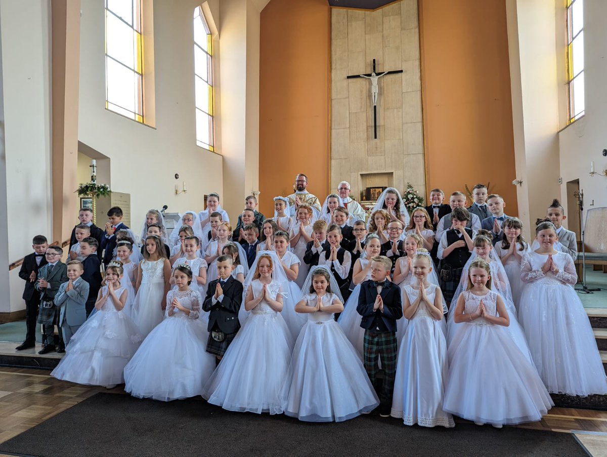 Congratulations to the Primary 4 children from St Mark's and @stjohnsERC on the beautiful occasion of their First Holy Communion. Thank you Fr Joe Balmer, Fr Joe McGill and all of the catechists @StJohnsBarrhead @DoPEducation1 🙏