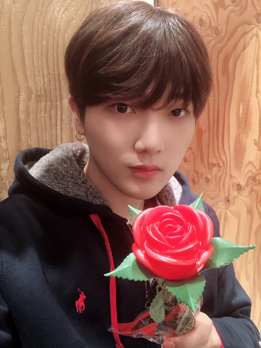 sswluv_'s tweet photo. 로즈데이🌹 
                                                                       to.상원 https://t.co/OXl6S9lrlh