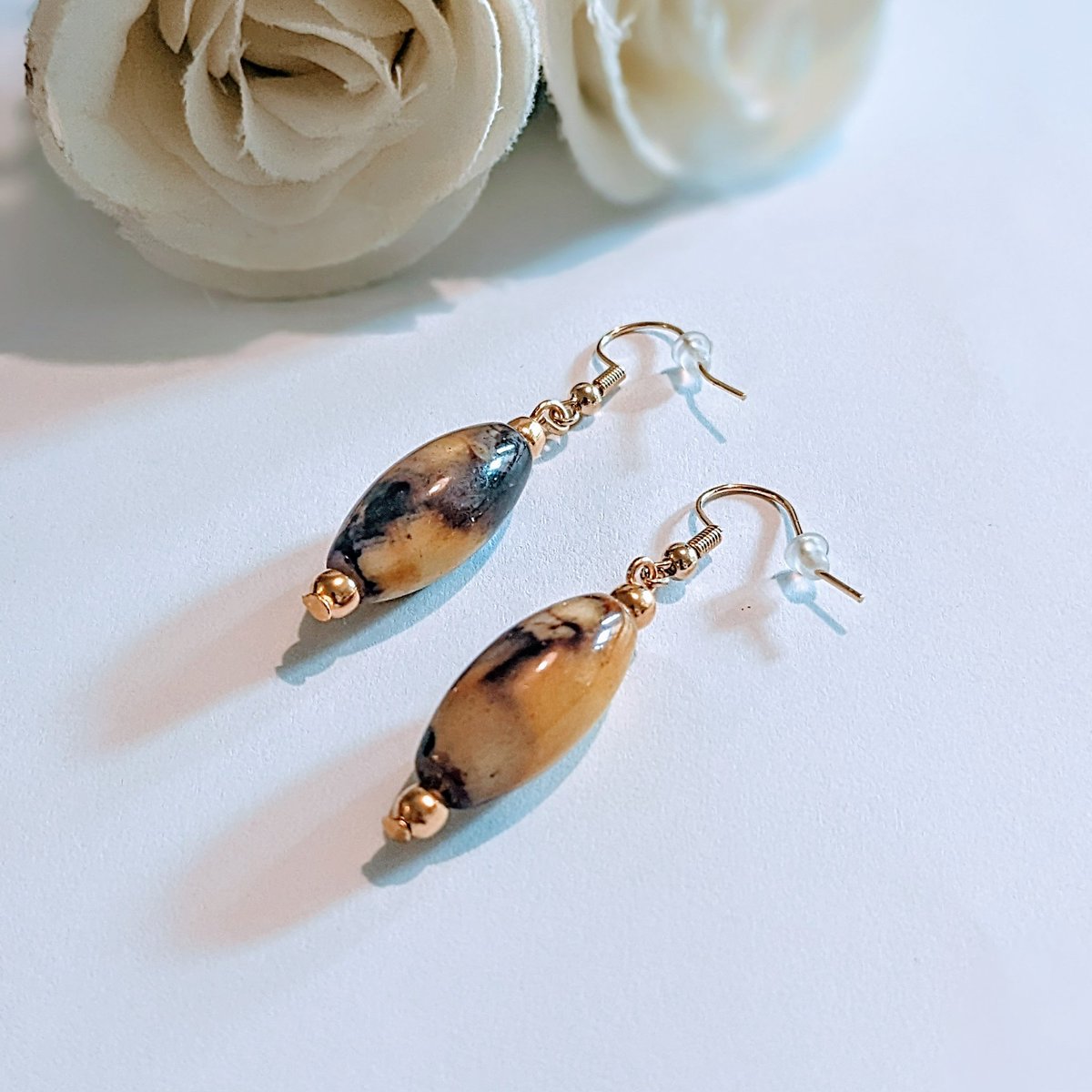 #handmade Yellow marble glass beaded dangle earrings.
18k gold filled.
Other colour options.
Available here ⬇️ 
kelliesuedesigns.etsy.com/listing/126353…
.
#EarlyBiz #EarlyRisers #jewelryaddict #etsy #MHHSBD #giftideas #stockingstuffers #shopping #elevenseshour