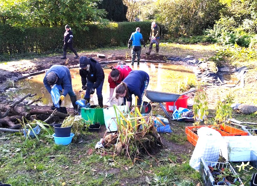 Green spaces are amazing catalysts for social connection, building community resilience & wellbeing. Make connections during #GreenHealthWeek and apply for @volunteering_uk #ActionEarth grants at rb.gy/86erg Funded by @NatureScot #makespacefornature