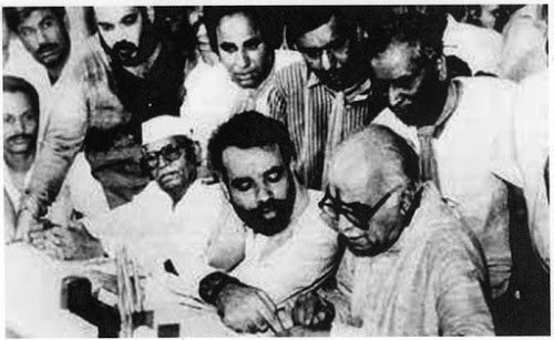 1991 :: L .K. Advani Filing Nomination For Gandhinagar Loksabha Seat . Narendra Modi Helping Him In Filing Papers . Amit Shah Is Seen Standing Behind