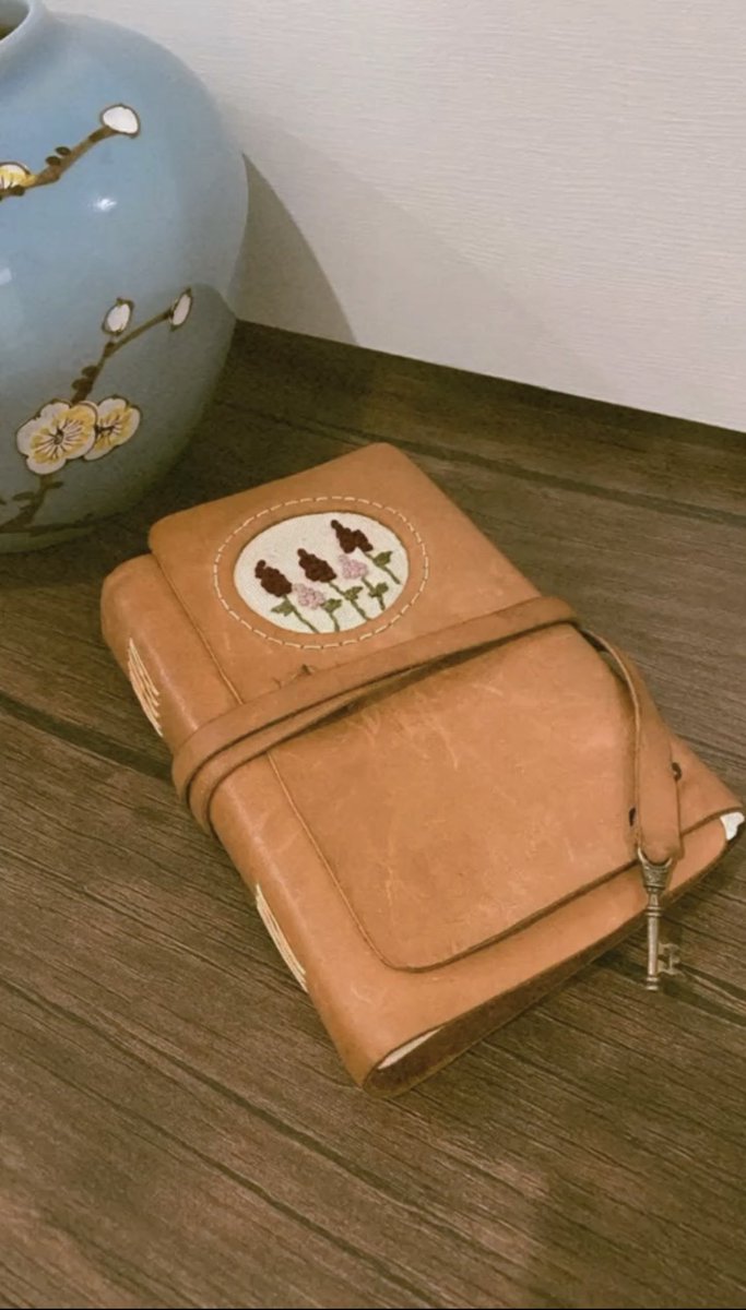 Do you do Journaling? 
I feel it can be helpful for several reasons. Allowing you to clarify your thoughts, express emotions, track progress, and gain insights into yourself. It can also serve as a form of therapy. 🫶 

#journaling