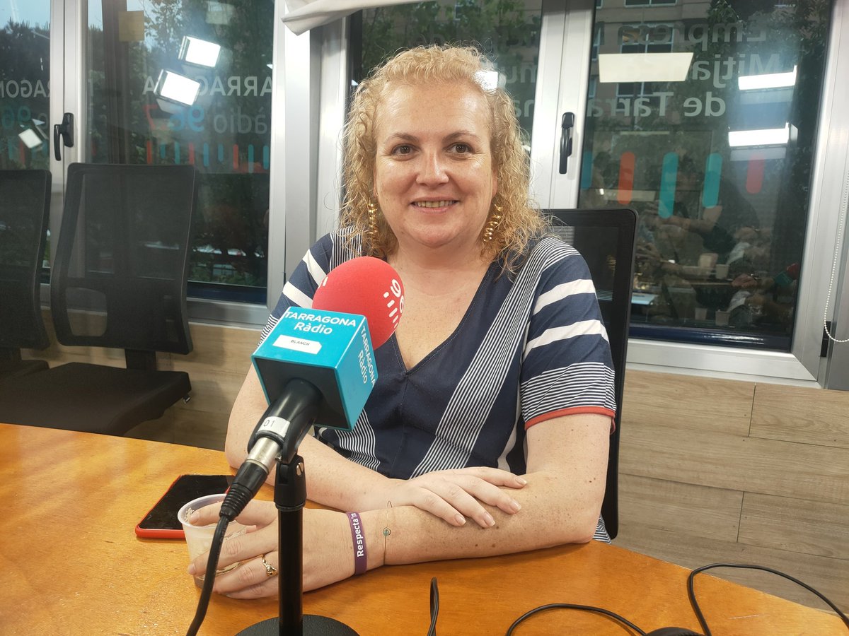 PSC Tarragona/♥️ (@psctarragona) on Twitter photo 🔴 La portaveu socialista a la tertúlia de <a href="/tarragonaradio/">Tarragona Ràdio 🟣</a>:
🗣️ "Catalunya ha llençat un missatge clar i català. Treballar per la convivència, reforçar els serveis públics (revertint les retallades de fa 12 anys en sanitat i educació) i generar nova activitat econòmica". 🔴 La portaveu socialista a la tertúlia de <a href="/tarragonaradio/">Tarragona Ràdio 🟣</a>:
🗣️ "Catalunya ha llençat un missatge clar i català. Treballar per la convivència, reforçar els serveis públics (revertint les retallades de fa 12 anys en sanitat i educació) i generar nova activitat econòmica".