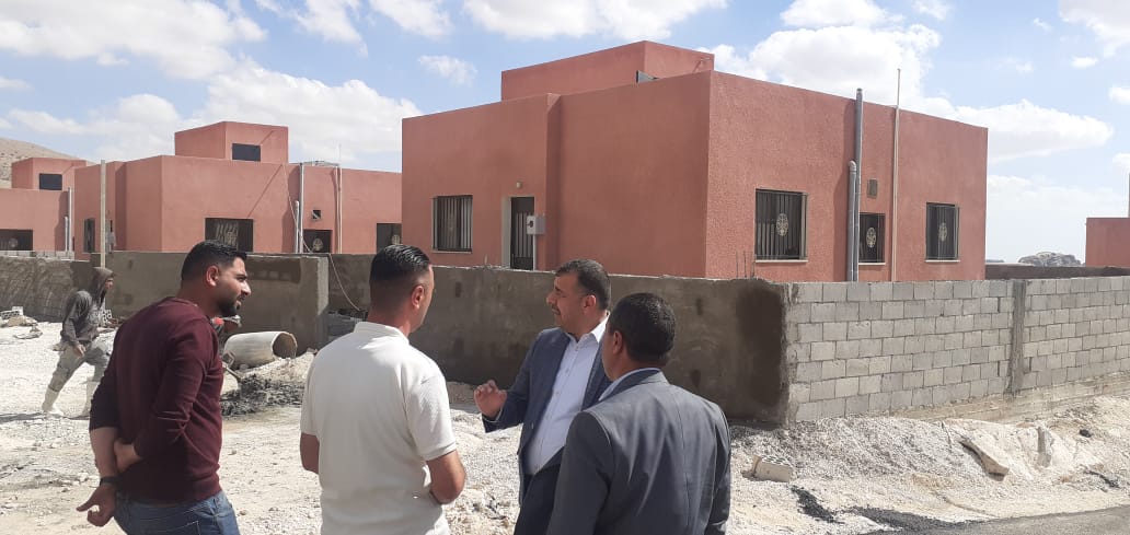 تفقد #مفوض_البنية_التحتية_والاستثمار المهندس حمزه العلياني يرافقه رئيس قسم المشاريع المهندس محمد القراله سير العمل في #مشروع_خلطات_اسفلتية والوحدات السكنية لمنطقة #ذراع_قماش.