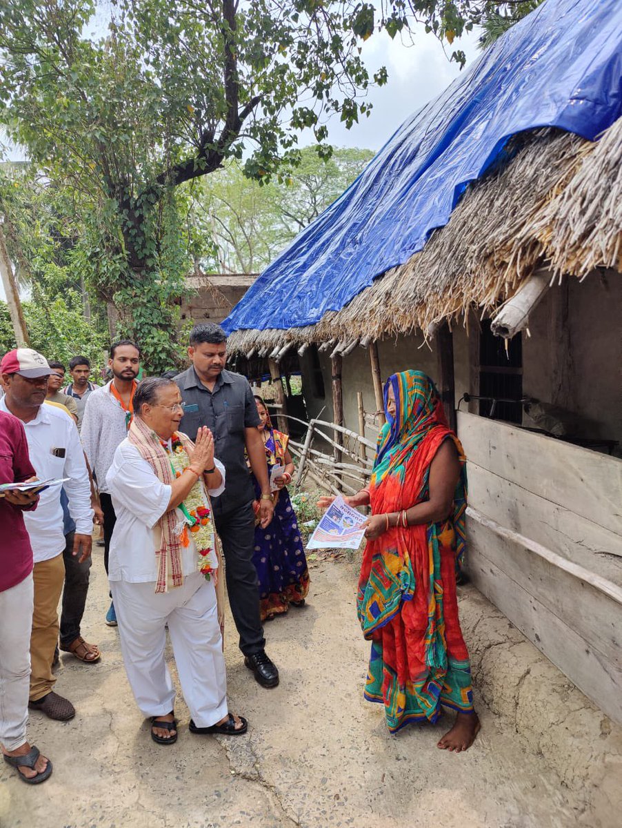 Overwhelmed by the incredible outpouring of love and support for Congress! 💙❤️ 

Today, during our door-to-door campaign in Chainpur of Banta block, it's evident: it's all about Congress in Bhandaripokhari! 🔥🔥 

#AsuchiCongress