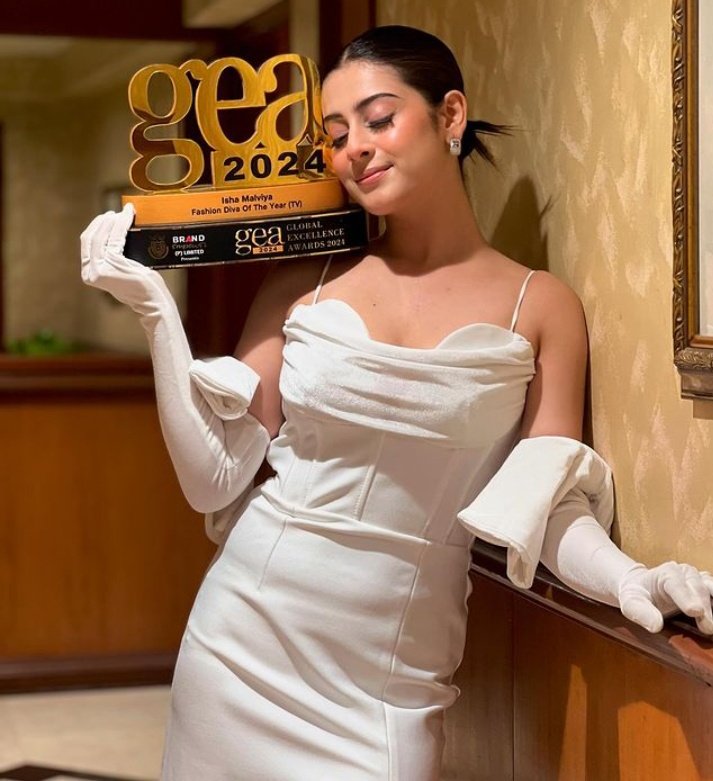 || #IshaMalviya won ❛❛Global Excellence award❛❛ for ❛Best Diva of the year❛ ❤️🔥💯.. She is replying everyone by her success and that's enough to shut everyone's mouth ||