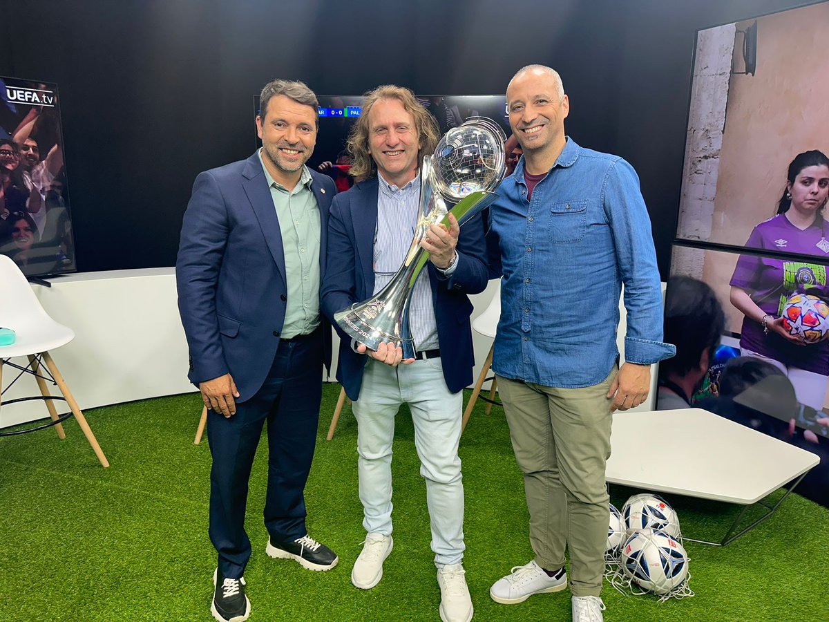 La Copa de la Champions en #JuganaForadeJoc @fibwiTV. Francisco Alcalde, CEO de @fibwifibra recibe a @AVadillo4 y José Tirado del @PalmaFutsal