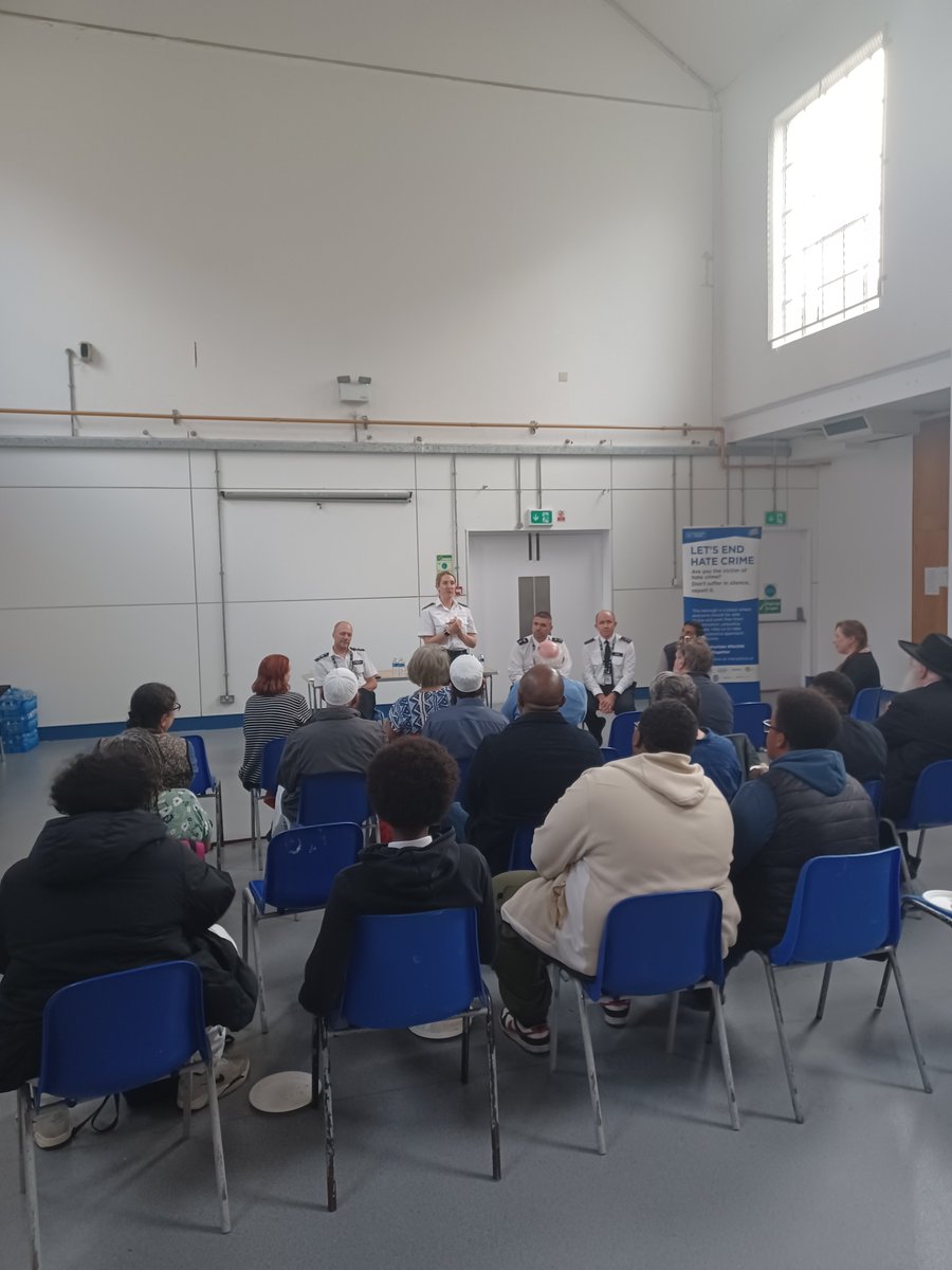 MPSHackney's tweet image. Great to see you all at last night’s #CommunityConversation 

We covered several topics including our new Safer Neighbourhoods set up and our commitment to tackling local robbery and motor vehicle crime

Thank you to all who joined

#YouSaidWeDid