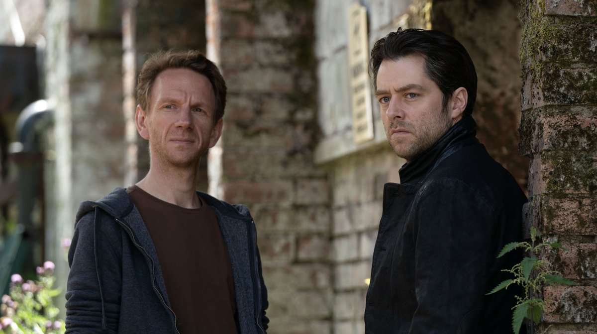 TRAILER: #RichardRankin is #Rebus, in a new #BBC crime series based on the books by #IanRankin launching this Friday. Here’s the trailer...

dramaquarterly.com/bbc-rolls-out-…