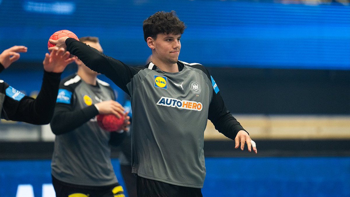 Was für ein großer Schritt! 🚀 Marko Grgic gab am Sonntag mit erst 20 Jahren sein Länderspieldebut - Herzlichen Glückwunsch! 👏🤩 📸 Viktor Källberg #WIRIHRALLE #aufgehtsDHB #Handball