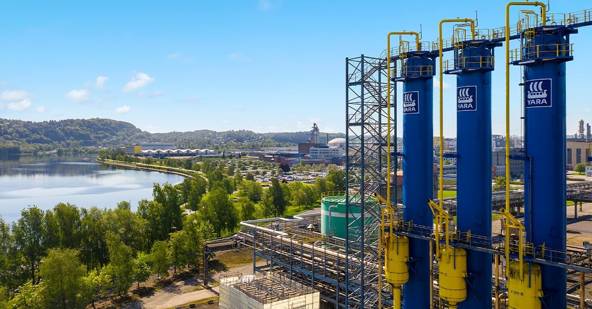 .@Yara and KONGSBERG (Kongsberg Digital) enter collaboration on #digitaltwin technology. The agreement includes an operational twin for Yara's production facilities in Norway and a project twin for the carbon capture project in the Netherlands. 
kongsbergdigital.com/resources/yara…