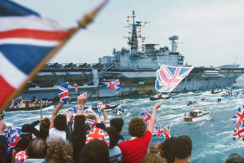 The day they came home.🇬🇧⚓ HMS Hermes sails into port after the Falklands War campaign - thousands cheered her into Porstmouth.