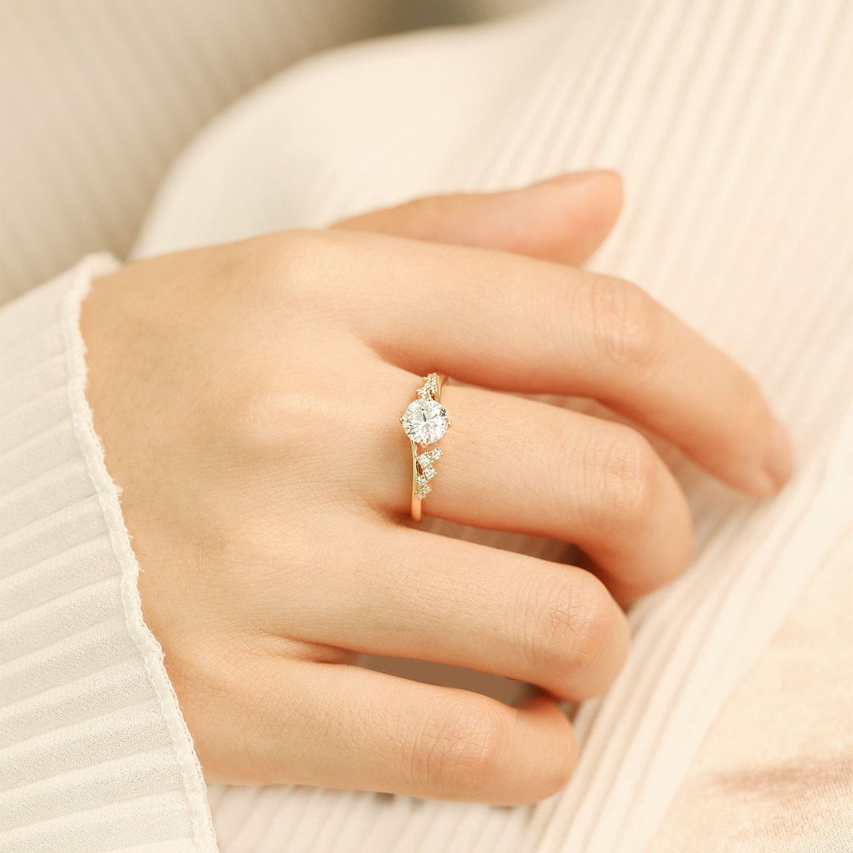 huang_alpha's tweet image. Immerse yourself in the exquisite craftsmanship of our Chinese jewelry custom factory. Each piece is a blend of creativity and precision. #ExquisiteCraftsmanship #CreativeCraftsmanship #CustomDesigns
Website: buff.ly/3hb7qSC
Whatsapp: +8618520595760