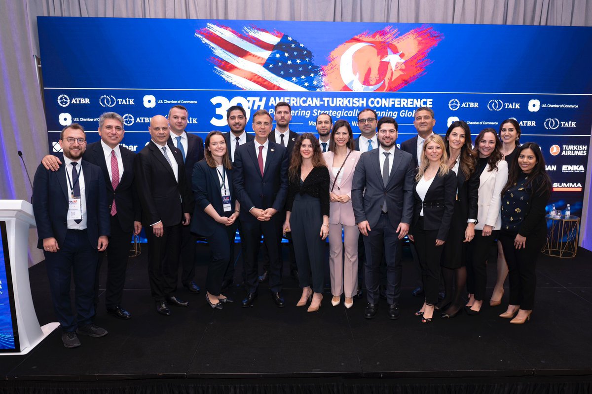 5 yıl aranın ardından fiziki olarak gerçekleşen 39. Amerikan Türk Konferansı #ATC'yi

👥400'den fazla katılımcı
➡️10 Panel
✅1 Yuvarlak Masa Toplantısı

başarıyla gerçekleştirdik.

Konferansın planlanmasından gerçekleşme aşamasına kadar geçen süreçte emeği geçen başta #TAİK