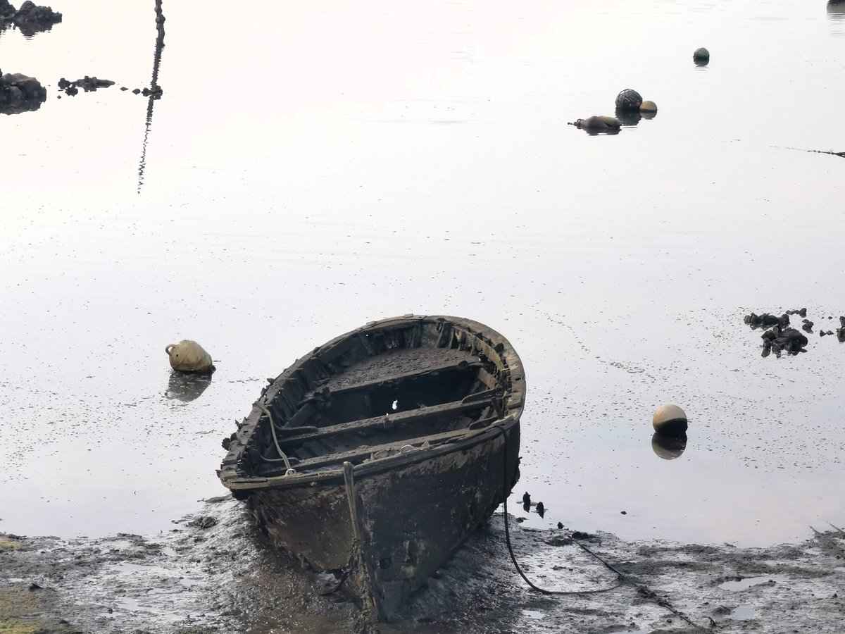 ' La barca y la orilla dialogan a lo largo del día.' 
Masaoka Shiki
#blancoynegro #blackandwhite #hacerfotos #blackandwhitephotography #fotografia #barca #orilla