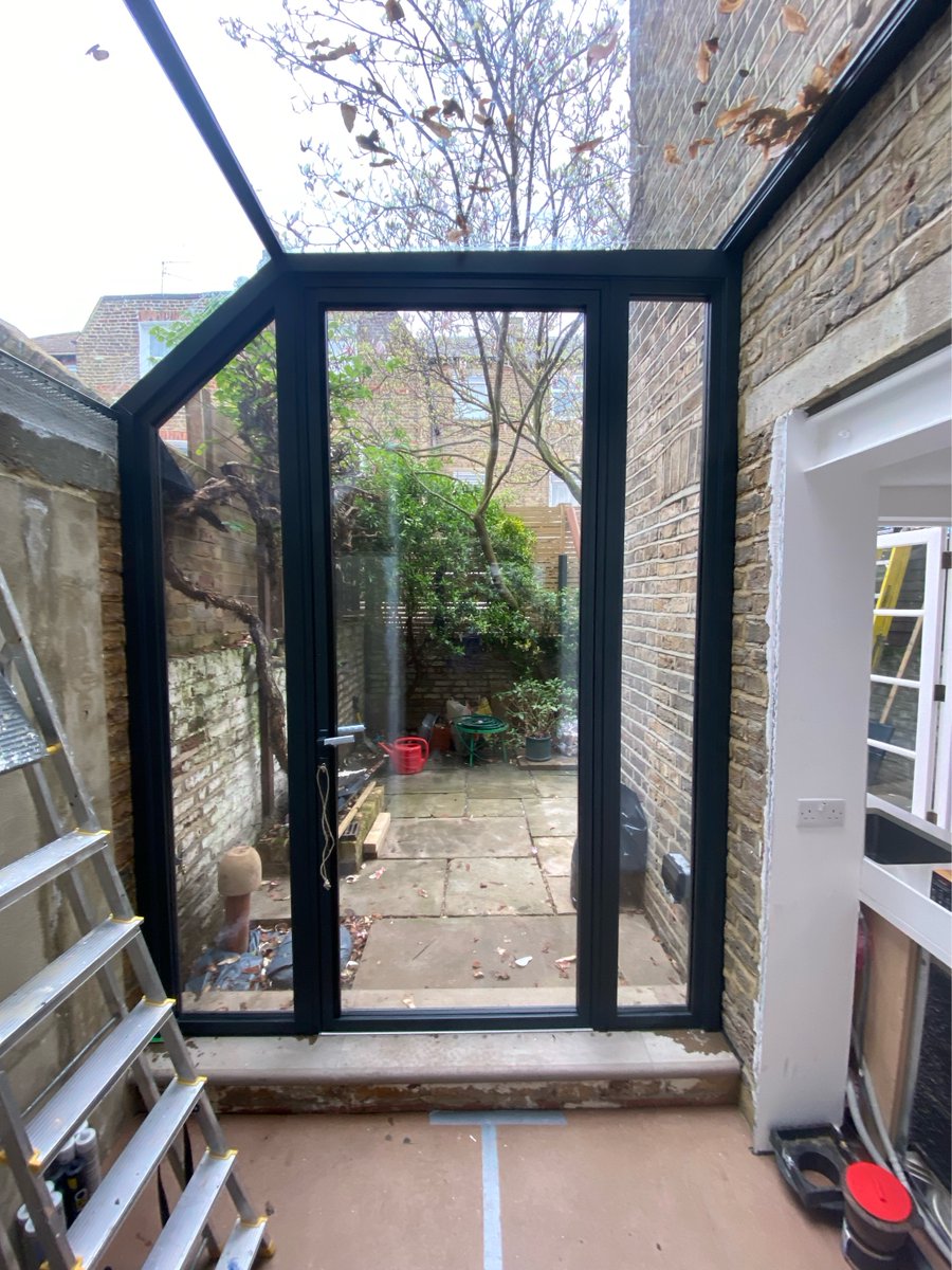 On site progress from our teams in London, creating a small yet effective glass box to a side return. The home in Fulham uses structural glass with a typical casement door to fill the small unused space.