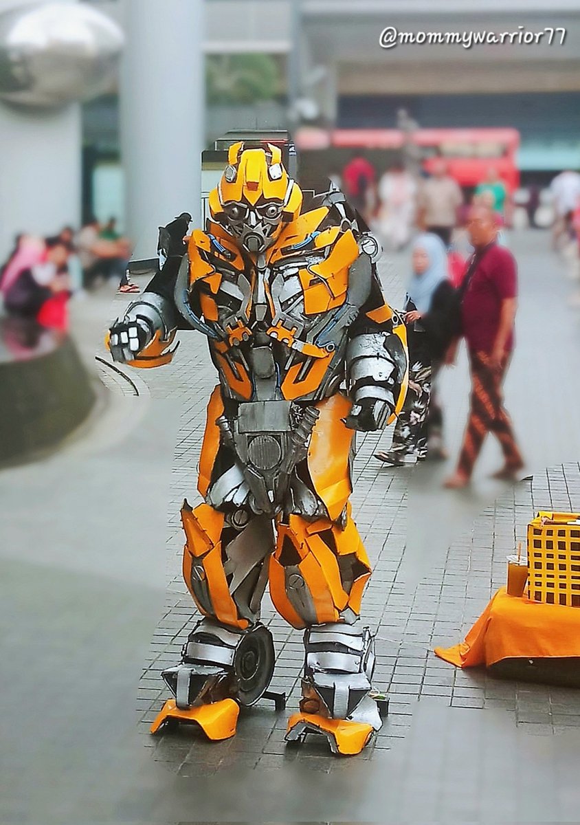 Greetings..Where Is Cybertron? 🪐💫😎🥰😘 #bumblebee #transformers #socool #awesomeness #streetartist #singaporestreet #sightings #randompic #lifestyleblogger #mommywarrior77 

mommywarrior77.blogspot.com/?m=1