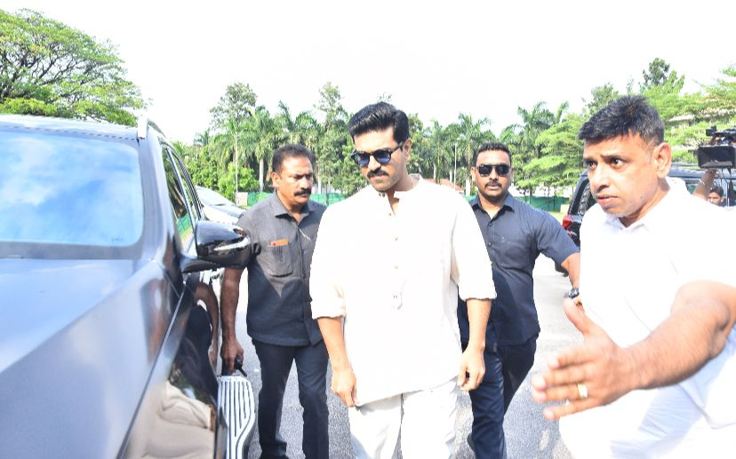 Power couple 🩷 Global #RamCharan and #UpasanaKamineniKonidela radiate civic responsibility as they strike a pose after casting their votes at Jubilee Hills Club

#GlobalStarRamCharan 
#RC #RamCharan #GameChanger #RC16 #RC17  #DrRamCharan
#rcrcrcramcharan  
@alwaysramcharan