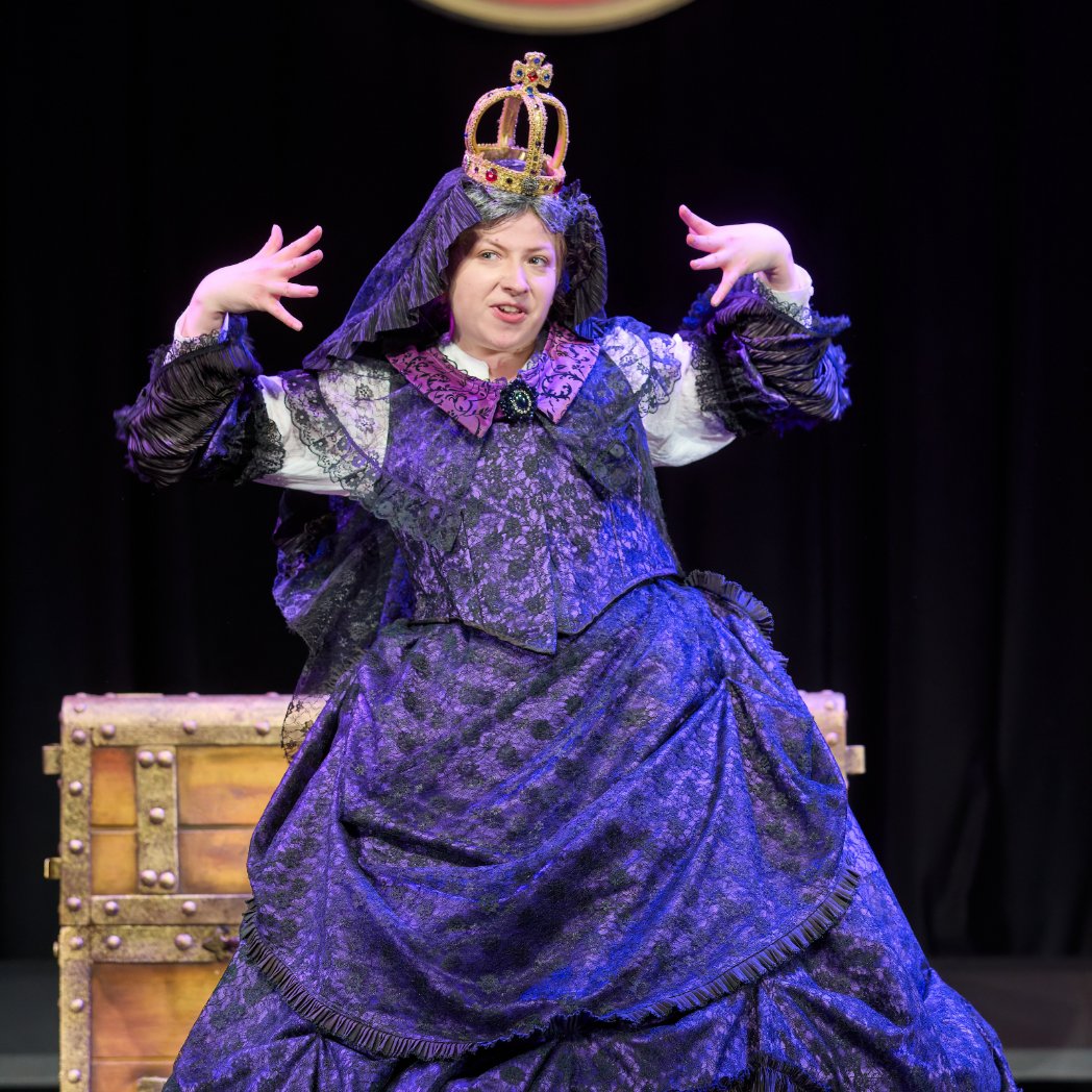 Coming to Gala Durham next month, check out these cast photos from @HHLiveOnStage: Rotten Royals!👑 Boasting funny & outrageous scenes from Barmy Britain, Rotten Royals promises that Durham will be most amused!👇 📷 Mark Douet 📅 Fri 7 & Sat 8 Jun 🎟️ galadurham.co.uk/horrible-histo…