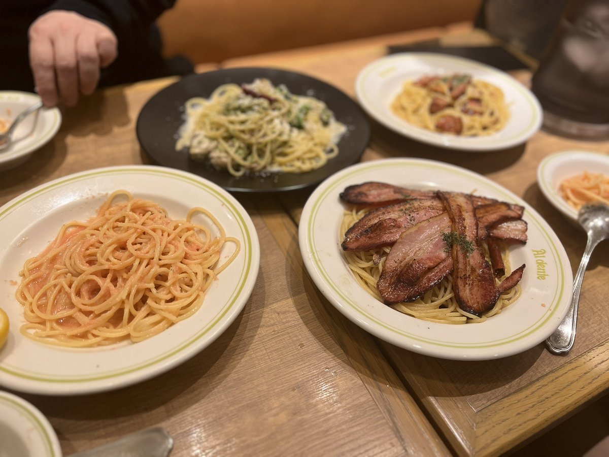 ¥2,000未満の銀座でオススメご飯を教えて。って言われたので

はと屋（ポークソテー）
九代目けいすけ（鴨白湯）
あるでん亭（明太子）
ドゥエイタリアン（牛乳）
鯖定食（わらじ家）
麻醬麺（ABCラーメン）
カツカレー（松本楼）
からすみ蕎麦（木屋）